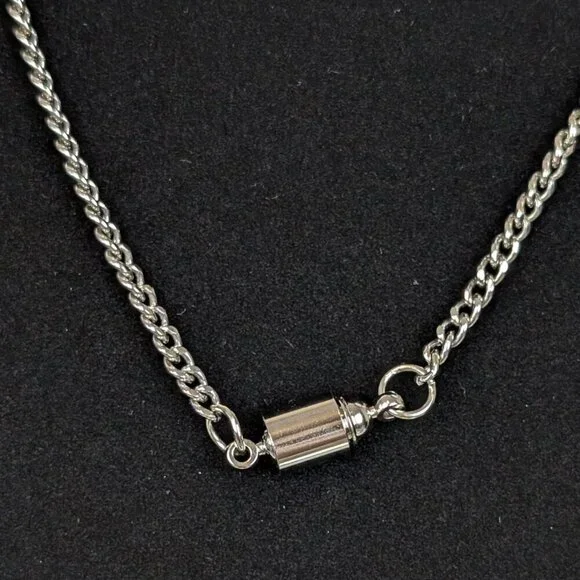 V. Dainty Textured Cuban Chain - Picture 4 of 5